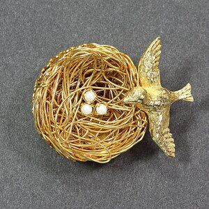 Jeanne Bird's Nest Brooch Gold Toned Faux Pearls Eggs Twisted Wire Lapel Pin